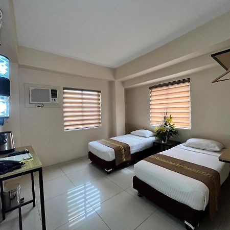 Eon Centennial Express Hotel Iloilo City Exterior foto